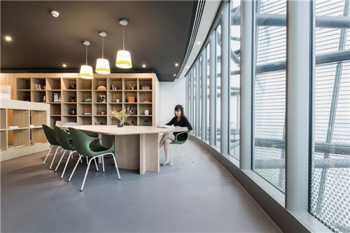 Shanghai Tower Shared office 4 people in one room